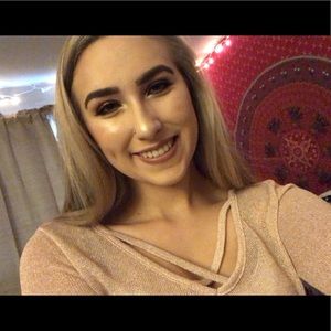 Meet your Posher, Alexis